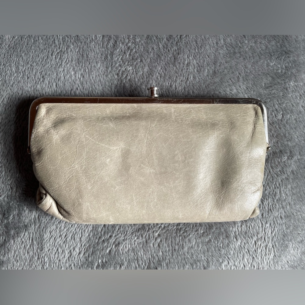 Hobo Clutch Silver. Leather.